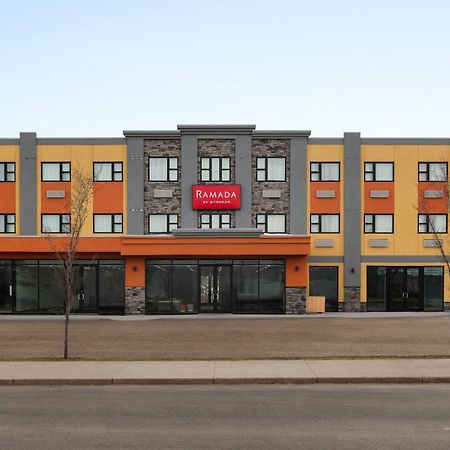 Ramada By Wyndham West Edmonton Hotel & Suites מראה חיצוני תמונה