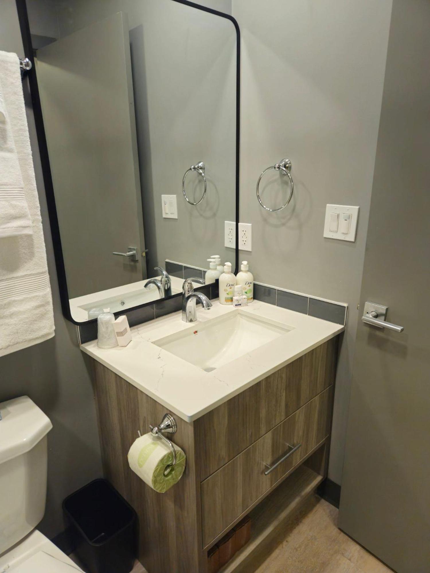 Ramada By Wyndham West Edmonton Hotel & Suites מראה חיצוני תמונה