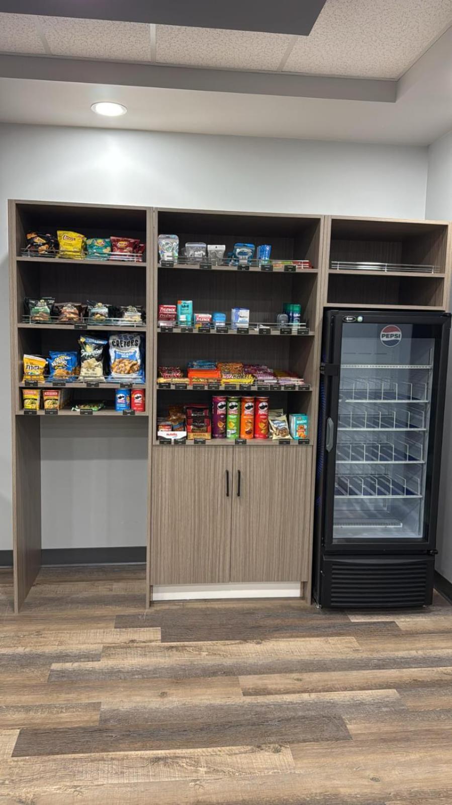 Ramada By Wyndham West Edmonton Hotel & Suites מראה חיצוני תמונה