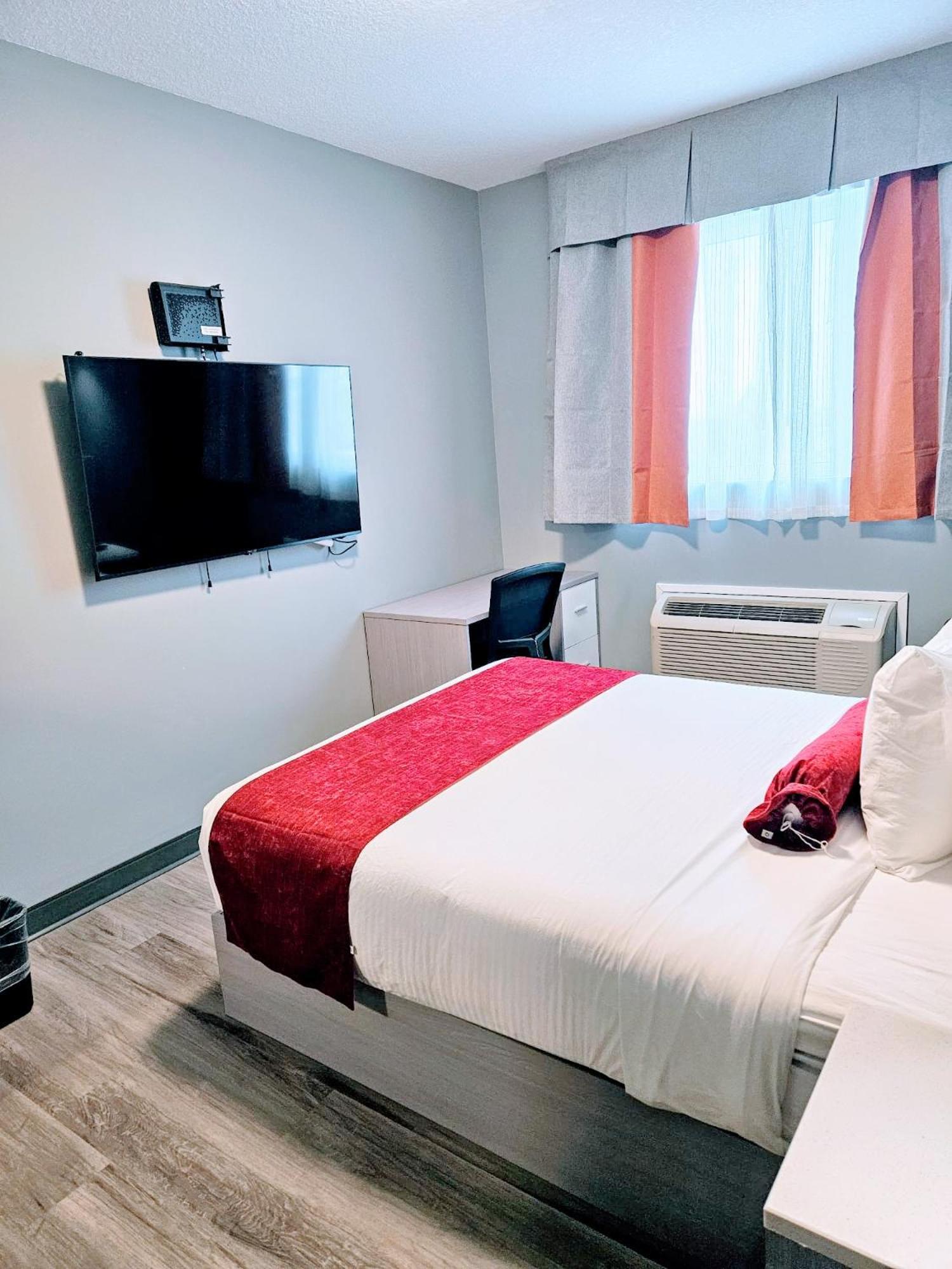 Ramada By Wyndham West Edmonton Hotel & Suites מראה חיצוני תמונה