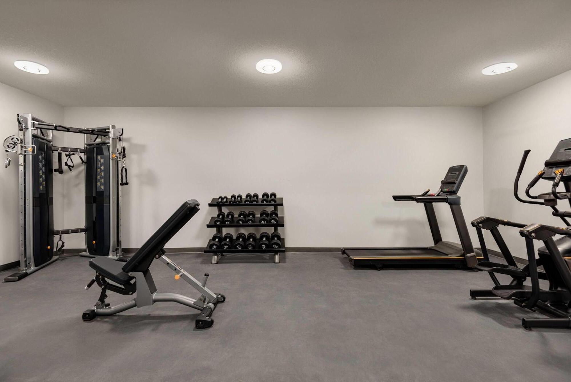 Ramada By Wyndham West Edmonton Hotel & Suites מראה חיצוני תמונה