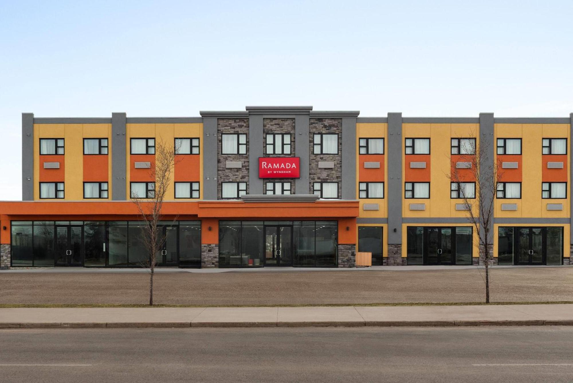 Ramada By Wyndham West Edmonton Hotel & Suites מראה חיצוני תמונה